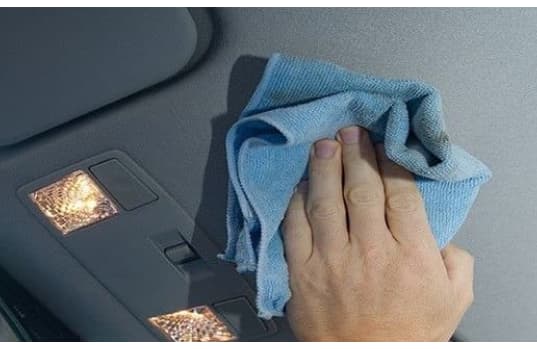 Chemické čištění přístrojové desky